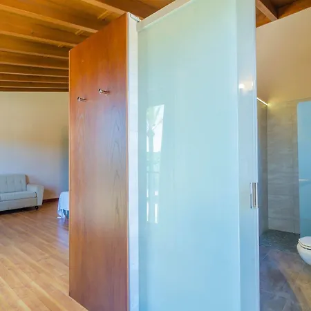 Short De Conies 2 Villa